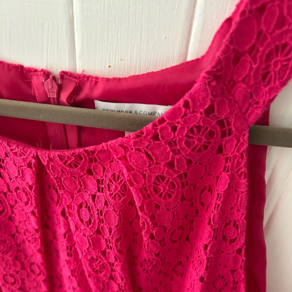 EUC New York & Company Fuchsia Lace Dress, Sleeveless with Lining, Zipper Back - Picture 3 of 9